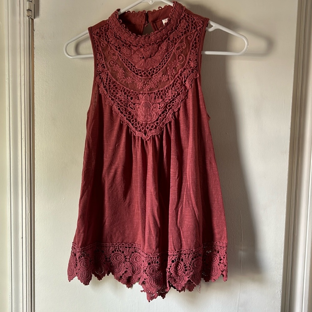 Xhilaration tank top with lace detail and buttons